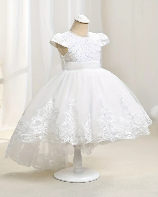 Bílé slavnostní šaty pro holčičky – krajkové, princeznovské