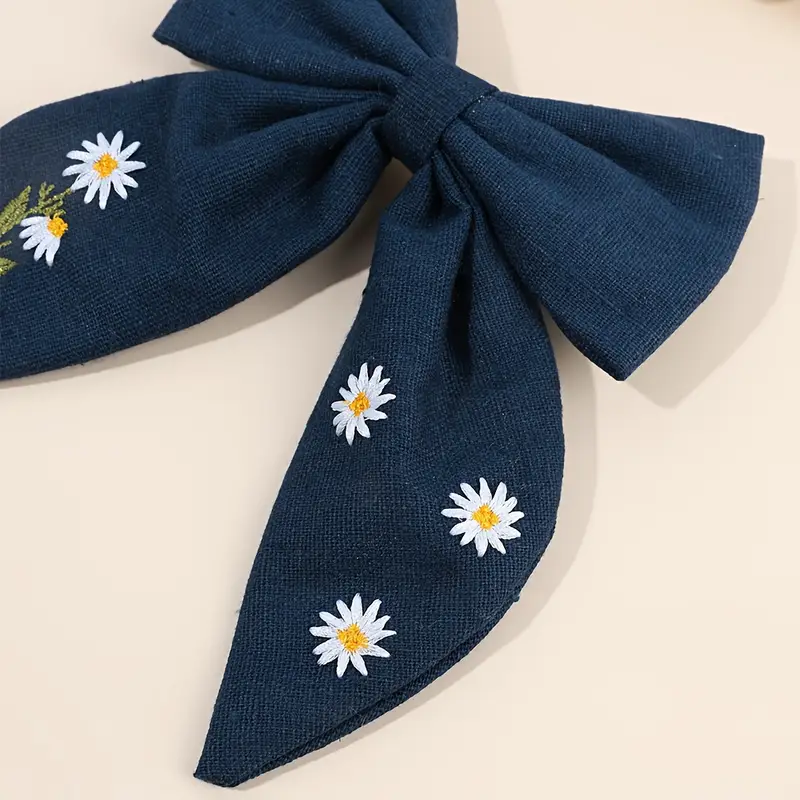 Vyšívaná mašle do vlasů – modrá s květinami