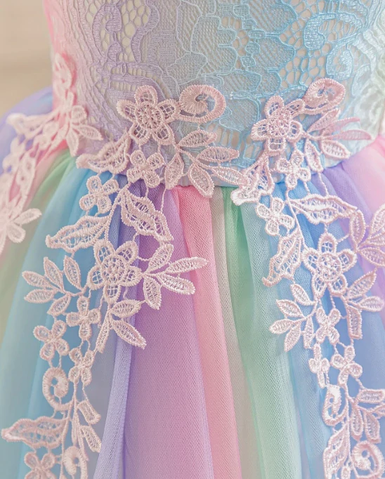 Dívčí princeznovské šaty – pastelové duhové s krajkou